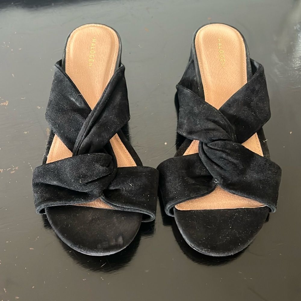 Halogen Women's Black Cross-Strap Heeled Sandals